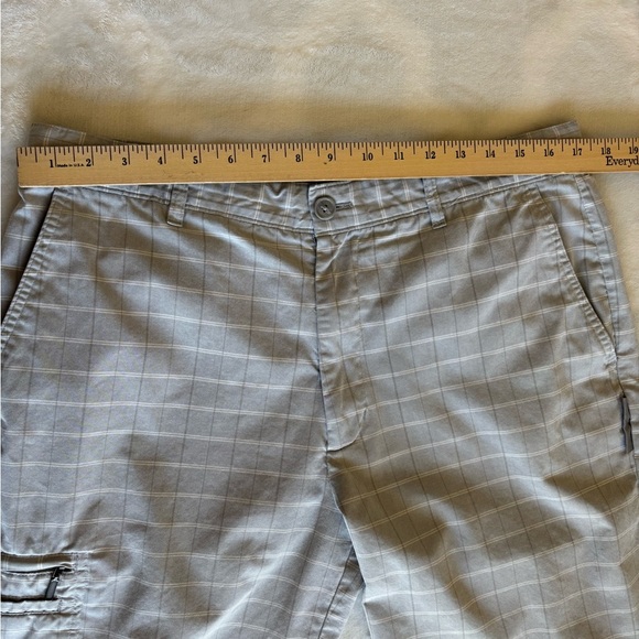 Greg Norman Collection Gray Checkered Cargo Golf Shorts Size 34 - Picture 12 of 14